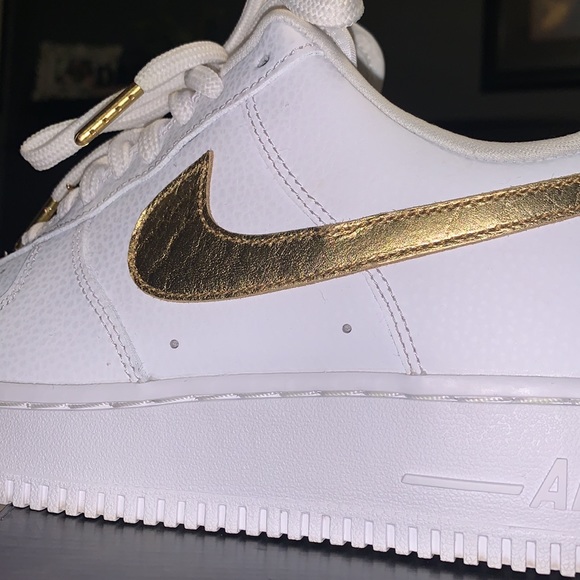 Nike Air Force 1 Gold Metallic Gold - Picture 8 of 11